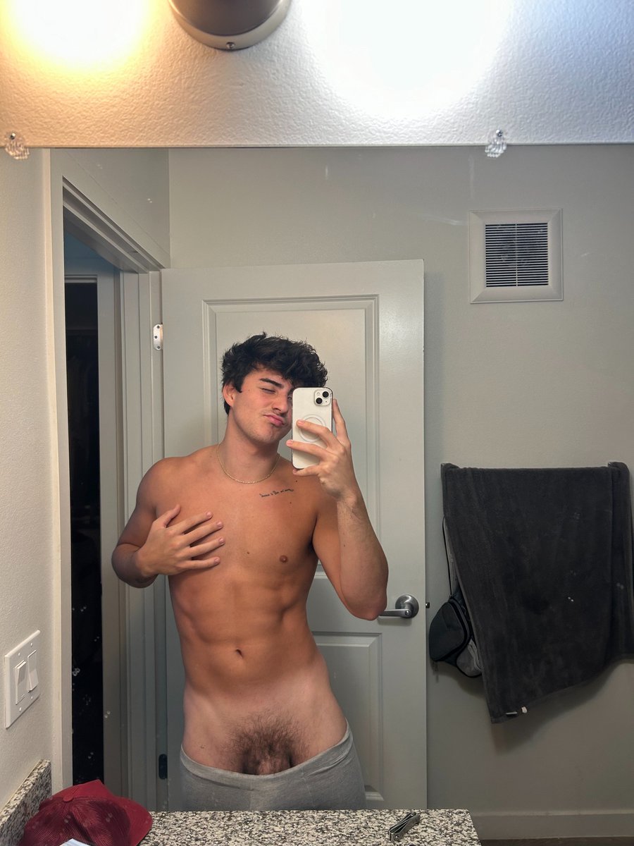 take them down for me in the frat bathroom?
onlyfans.com/masondom8/c12