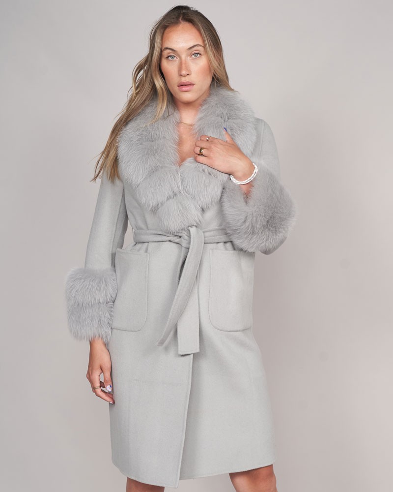 fursource's tweet photo. Final reminder: Cozy season is calling, and your answer should be yes! 🍂 Today’s your last chance to save up to 30% on fur coats and more. Your autumn vibes are waiting! 🍁👗 #LastDayFeels #FurLuxe #ShopQuick https://t.co/fJGAWUfQFM
