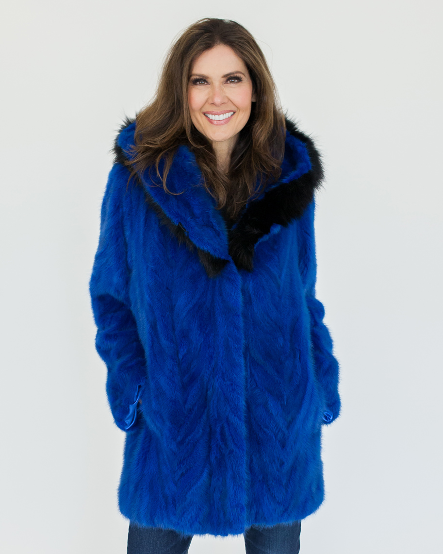 fursource's tweet photo. Final reminder: Cozy season is calling, and your answer should be yes! 🍂 Today’s your last chance to save up to 30% on fur coats and more. Your autumn vibes are waiting! 🍁👗 #LastDayFeels #FurLuxe #ShopQuick https://t.co/fJGAWUfQFM