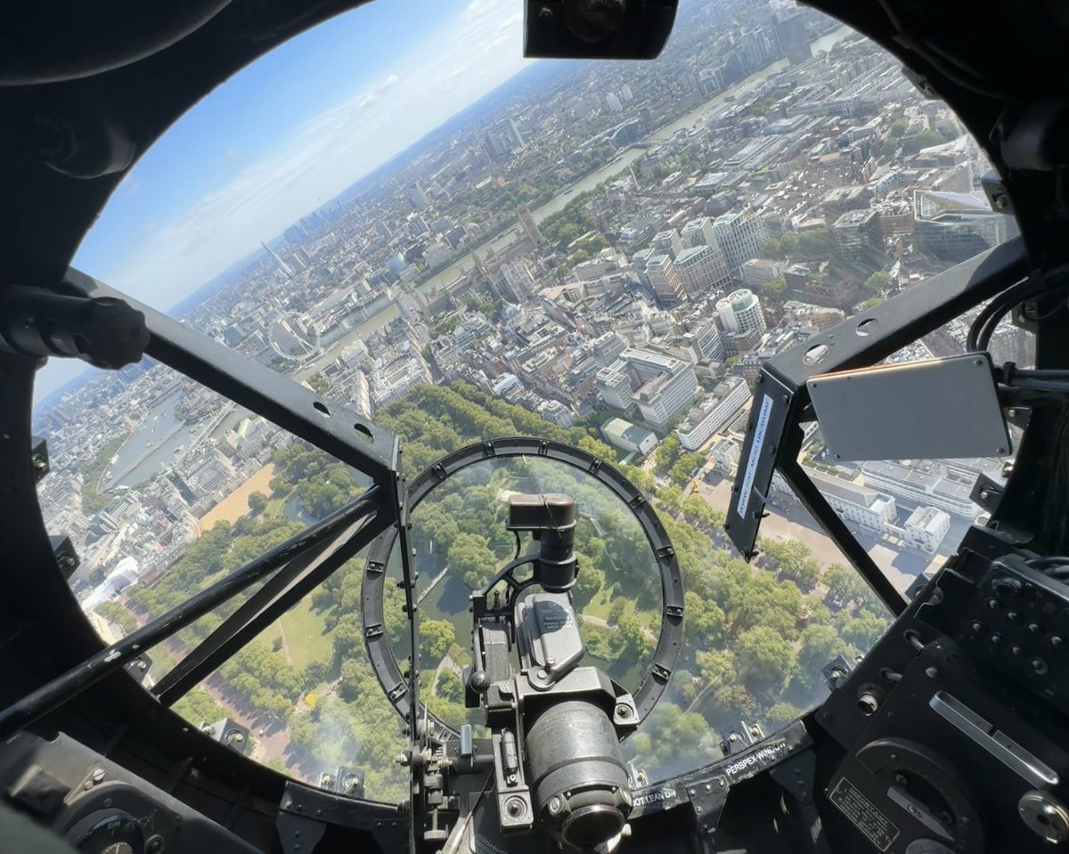 Commemorating The Few, today at Westminster Abbey.
<a href="/RAFBBMF/">RAF BBMF</a>