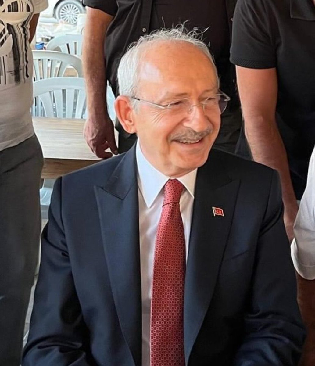 Bir gülüşün dünyaya bedel piro 
Seninleyiz
#kılıcdaroglu