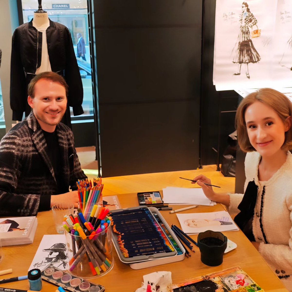 Benjamin_Boutin's tweet photo. Rencontre avec la talentueuse créatrice de #mode polonaise francophone Liliana Guzik, diplômée de l'#Esmod Paris, plus ancienne école de mode au monde !👗 J'ai invité Liliana à participer au prochain Concours des jeunes designers de mode francophones, dont je suis membre du jury. https://t.co/b93qVMrwdy