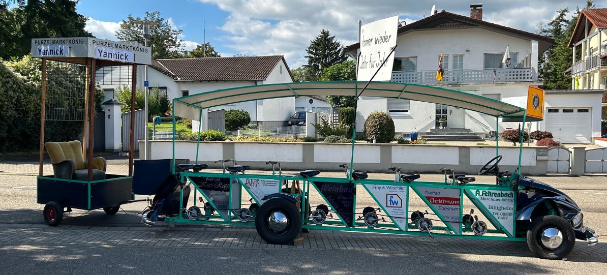 CityReport's tweet image. Mehrere, verletzte Personen beim Purzelmarkt-Festumzug in Billigheim durch ein Umzugsfahrzeug: #Billigheim-Ingenheim (ots)   Am Sonntag den 15.09.2024 gegen 11:25 Uhr kam es in Billigheim… cityreport.pnr24-online.de/mehrere-verlet… #Blaulicht #BundeslandRheinlandPfalz #Polizei #Bundesländer