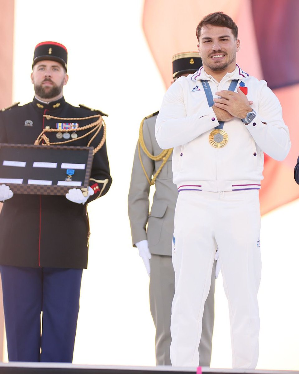 Touché au coeur 💙🤍❤️