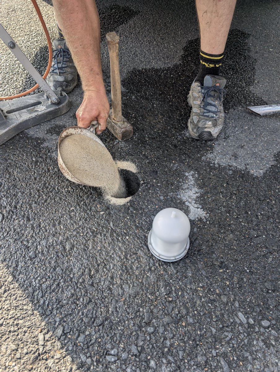 During the summer, we embarked on the first phases of the groundbreaking EnCLOD project. In close collaboration with our esteemed partners from CityOne and CITIQ, we crafted a sensor network of immense significance. This network will amass a wealth of data on the city of Olomouc.