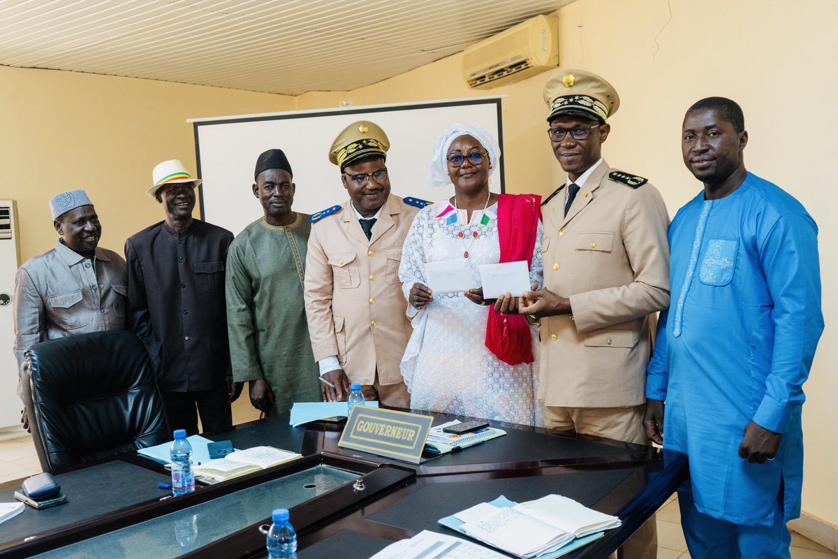 Action Jeunes Mali 🇲🇱 a remis 1 million au Comité de veille sur les inondations pour apaiser les familles sinistrées dans l’urgence. 

Pour ce qui est de la cagnotte, elle est toujours en cours… 

Laissons parler nos cœurs🥹

gofund.me/f980f582
+223 72 03 90 39