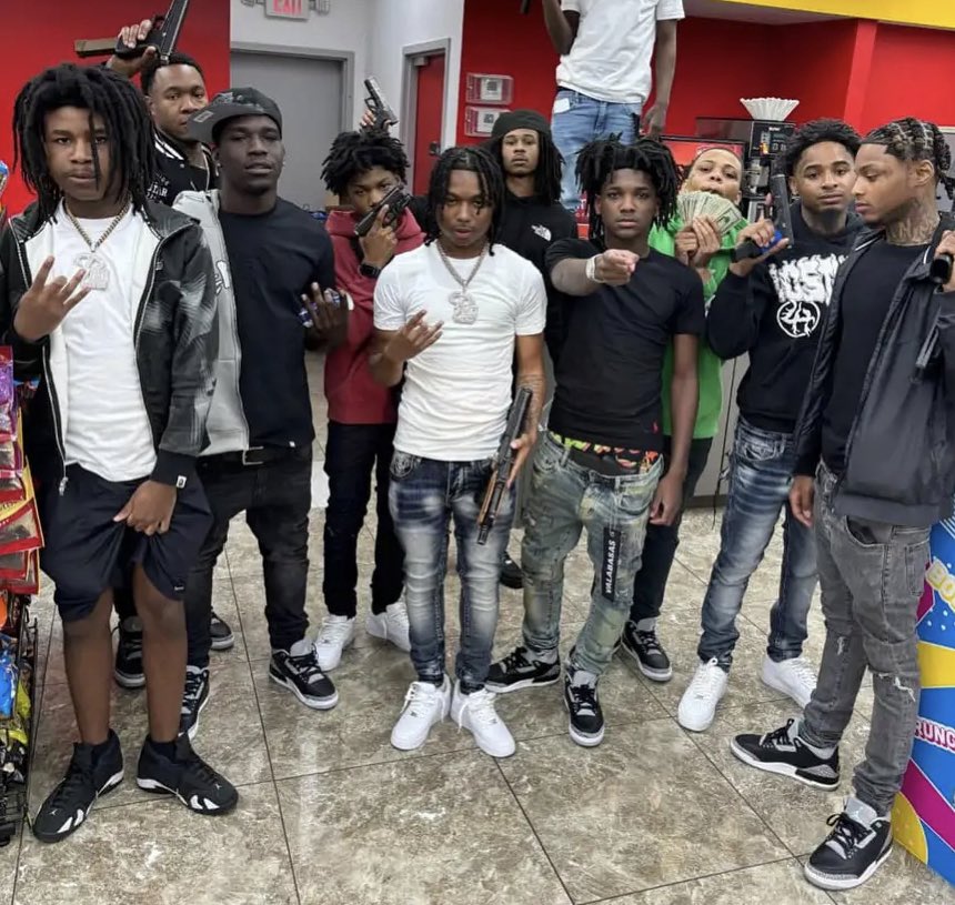 MUSICANDBUILDS's tweet photo. “THEY CLONED O DOG”

Young black and just don’t give a F..
O dog was a 15 year old with no hope for the future and was a serial killer

Statistically Black male Teenagers in America

1.) are 6 times more likely to kill than white male teenagers mostly killing other black
Male teenagers

2.) black male teenagers are killed more than any other group of teenage males in the country 9/10 by other black male teenagers

3.) black teenagers and black men
Are 20 times more likely to be killed
By guns than white teenage males 

Now the question is to black people

Are you subconsciously afraid of young black males That have this look?

I know some of the elders are
And I know some sisters that are

Is the young black male
Still a menace to the American society?

Be honest!!