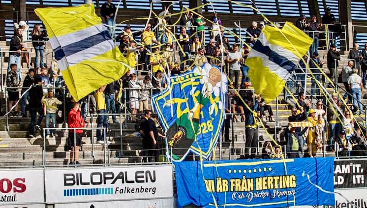 YWPF's tweet image. ”Vi är FF - gula vita - Vi är från Herting och dricker skumpa…”🍾  

J-Södra hemma ✔️ 
#viskatillbaka