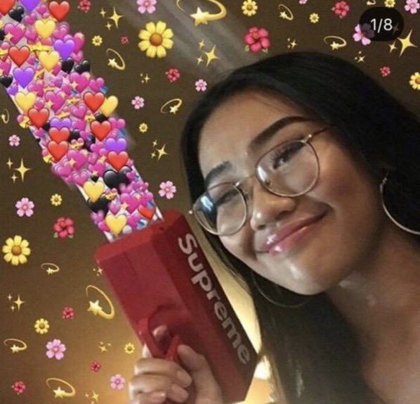 LadyViiick's tweet photo. Ebuka you’re doing amazing take your flowers #Bbnaija https://t.co/4ww1s9Q6xE