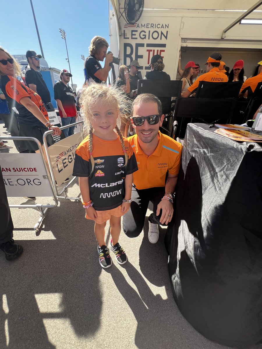 SevynTheRacer's tweet photo. Happy I got to see my favorite driver @AlexanderRossi and gave him a guitar pick bracelet 🏁🧡🖤🤠 Thank you Rossi for being so kind 🖤🧡 https://t.co/bi32aqK4vI