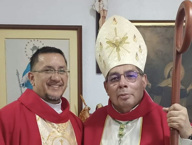 ReligionDigit's tweet photo. El arzobispo de Quito mantiene en su parroquia a Jimmy Mogrovejo, cura denunciado por violar repetidamente a una menor enferma y depresiva: "Yo soy el desgraciado, lo peor, la basura, soy el culpable. Yo únicamente, yo abusé de Fanny, si es necesario… https://t.co/qfkPu60wtm https://t.co/MlgluTdiNr