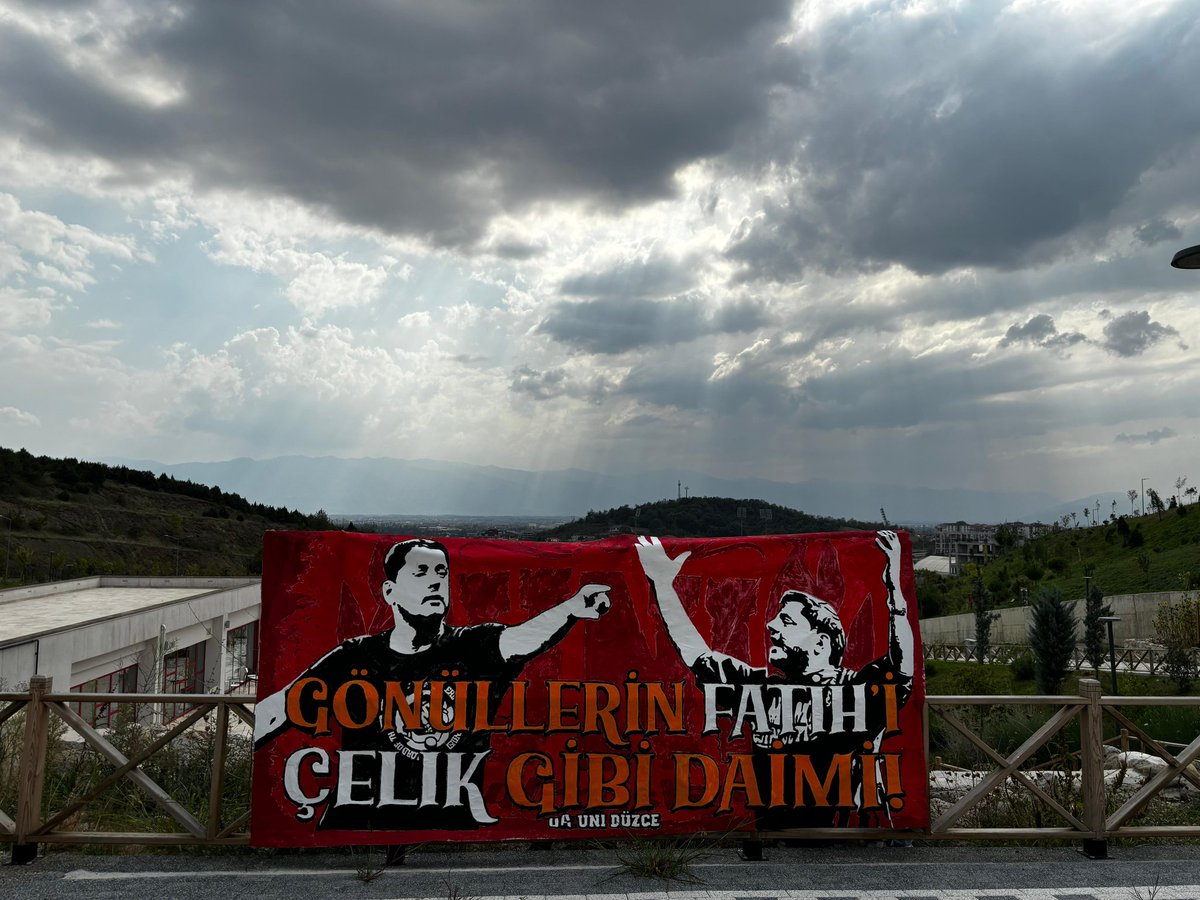 GÖNÜLLERİN FATİH'İ, ÇELİK GİBİ DAİMİ! 

#ultrAslanUNI