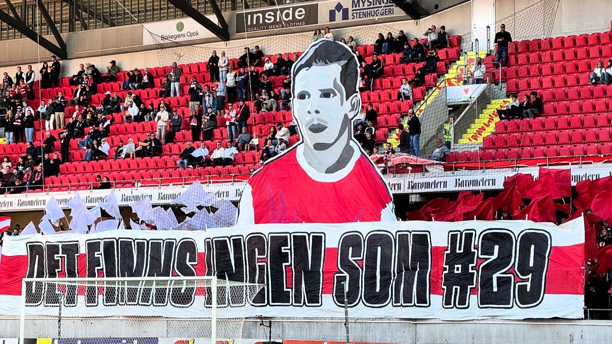 En magiskt fin hyllning av vår meste Allsvenska spelare Romario, signerat <a href="/KalmarTifo/">Kalmar Tifo</a>!

Swisha en slant till 123 592 23 72 och märk med ”Tifo” för att vara med och bidra till fler fantastiska Tifo som vi fått se dom två senaste matcherna.