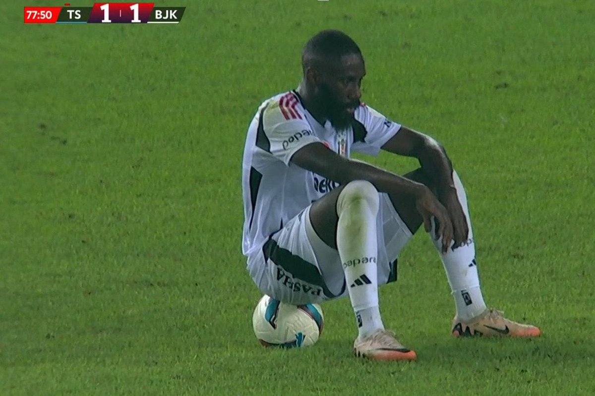 no context beşiktaş (@nocontextjk) on Twitter photo 