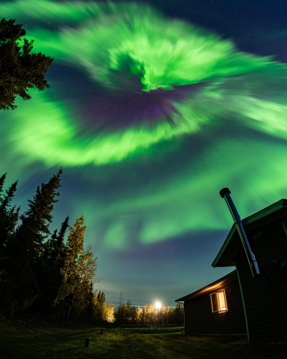 uhd2020's tweet photo. Aurora over the North Pole, Alaska https://t.co/1sfZCkMOy0