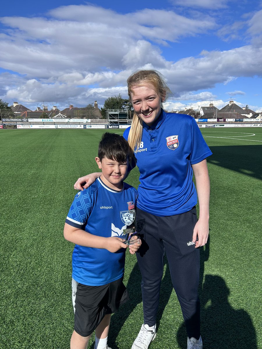 MFCSC's tweet image. Kirsten Pratt receiving her player of the month for August award in association with The Grove Chippy from one of our junior members Millyr after todays hard fought victory for @MontroseFCW