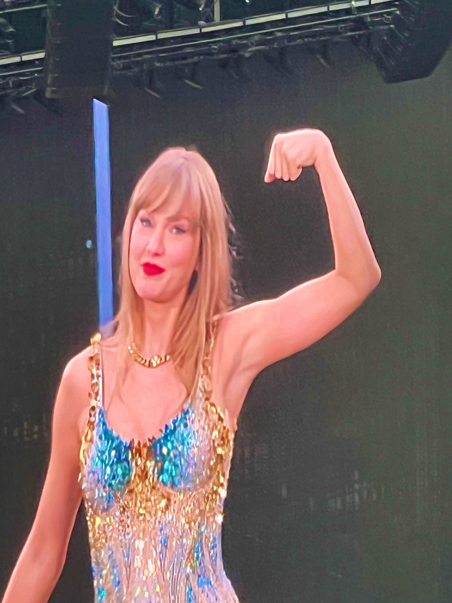 ✨ 𝓗 𝓞 𝓛 𝓛 𝓨 𓆙 tweet media