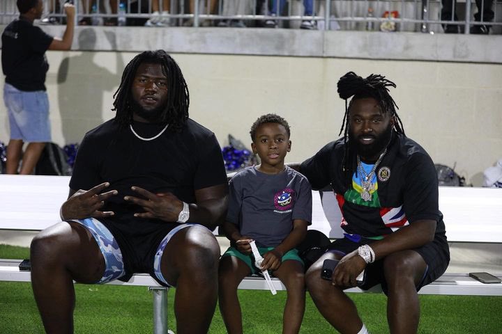 BearAlexander_'s tweet image. It feels good to be around some of the top talents in the metroplex very bright futures for these young men!  @TurntineJohn @Henry77Fenuku @DradenFullbrig1 @NorthCro_FB @therealraygates @maka_difference  #Back2Work