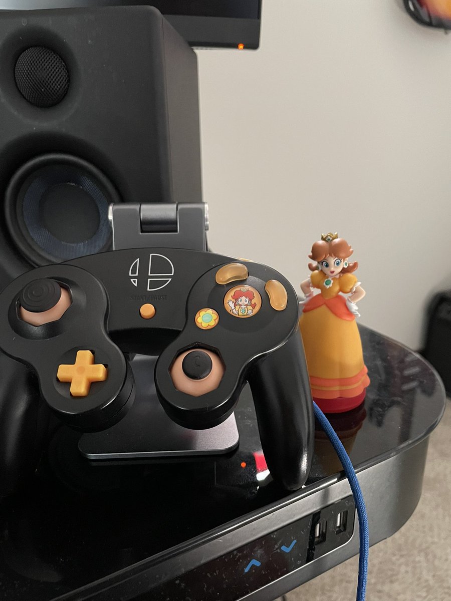 This button set looks even COOLER than I had imagined! Glad these came in today. Credits to <a href="/MauvesResinLab/">Mauve | DROP LIVE🎄✨</a> for the amazing buttons and sticks!