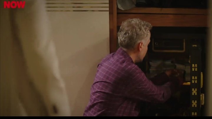 Yeni karakterler arasında favorim Jülide ve Arif oldu biri kocasının cenazesinde bile süslenip püsleniyor, diğeri ise zenginlik içinde fakirlik yaşıyor cimri'nin vücut bulmuş hali çok komikler möxczbxbxnx

#KirliSepeti