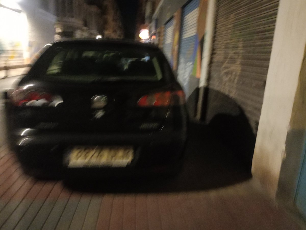 NeSiNo0's tweet photo. @MurciaPolicia más de 2 horas encima de la acera, calle Álvarez quintero 30002 murcia.
Así no se puede https://t.co/dHHa8pCpvM