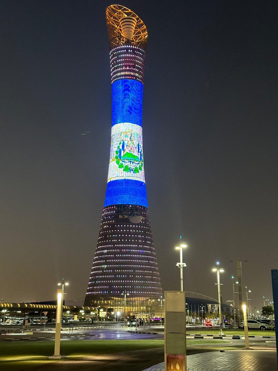 🇸🇻 LA BANDERA DE EL SALVADOR EN QATAR 🇸🇻

La bandera de El Salvador brilla en la pantalla 360 de exteriores más grande del mundo en la ciudad de Doha, Qatar, en el marco de los 203 años de Independencia.