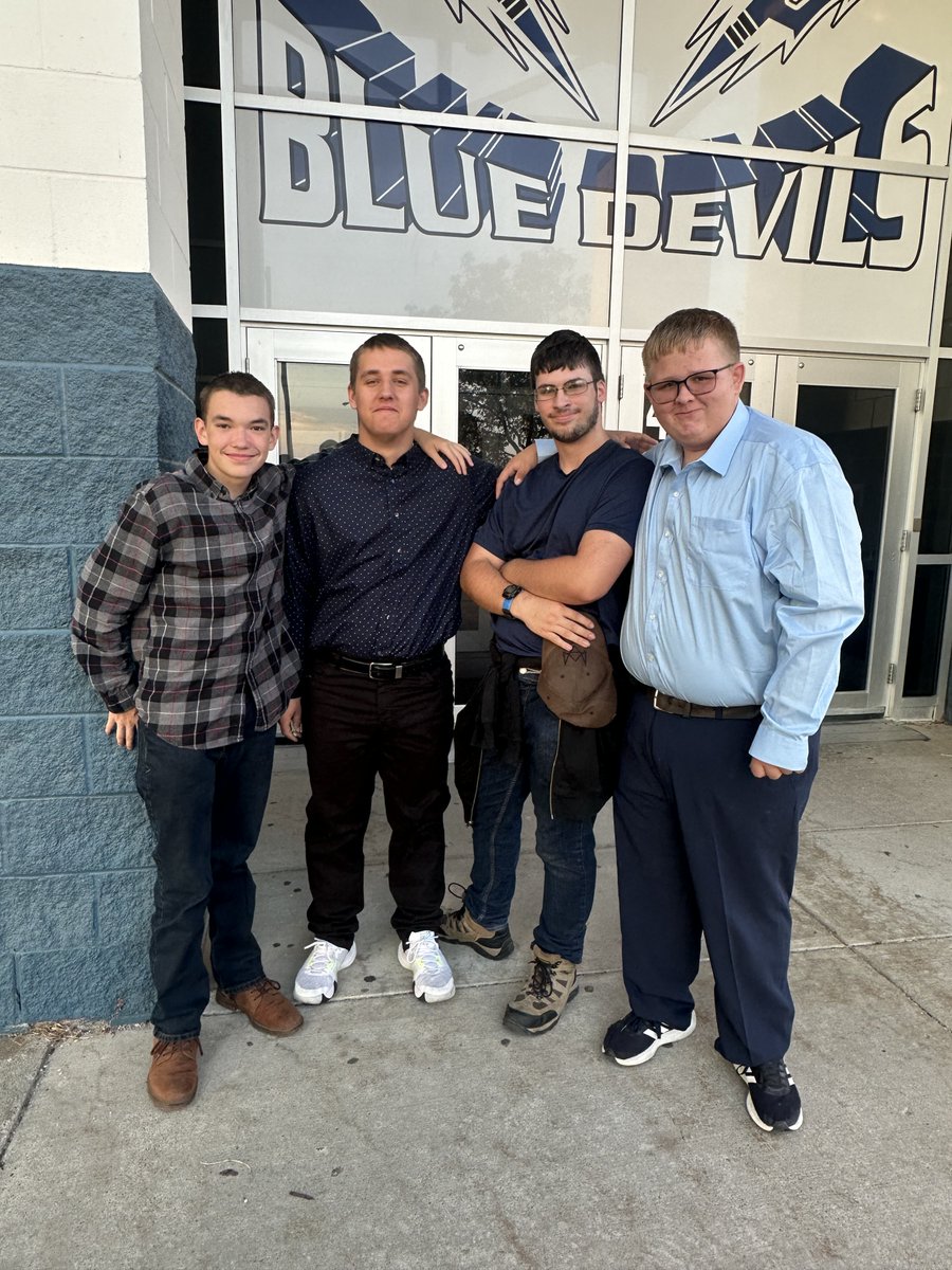 SuperHalv's tweet photo. Our students were all dressed up and ready to enjoy the Homecoming Dance.
#PHSHomecoming2024 https://t.co/fxo0yxUbPH