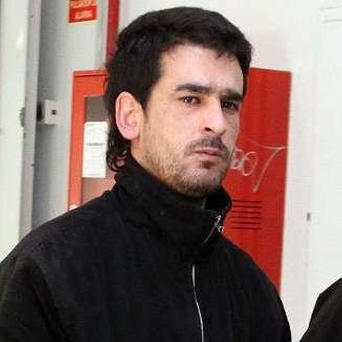 canisraven's tweet photo. Borja Rial Rodríguez, de 41 años, detenido en Vigo por rociar con gasolina y prender fuego a su expareja en la puerta de su casa.

#ponlescara

https://t.co/ZPCaB07MFI https://t.co/xYluGsS2lX