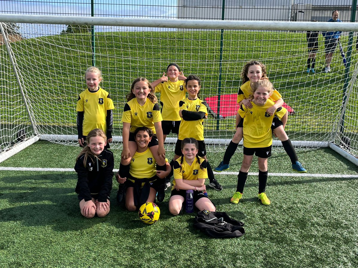 Brilliant effort from our Currie Bees team today at Ainslie Park. Lots of great passing and team work. Great to see the girls developing their skills week on week! ⚽️💜⚽️