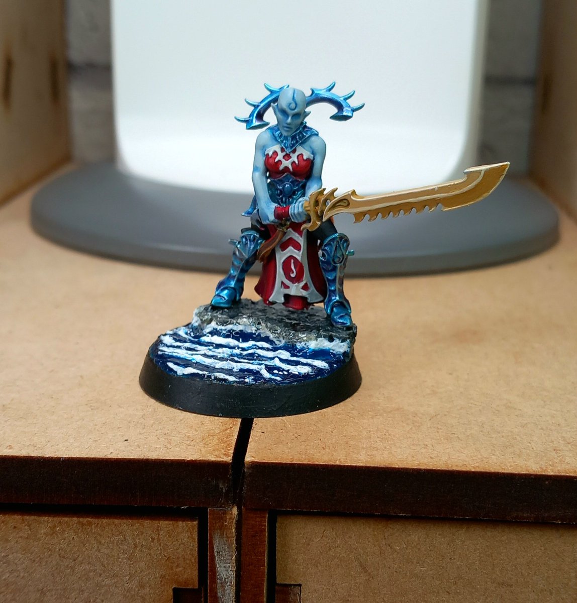 BlueSparkDrift's tweet photo. Experiments with fish elves continue. #warhammer #miniaturepainting #WarhammerCommunity #WIP #AgeofSigmar https://t.co/qNVZ5QtRWk