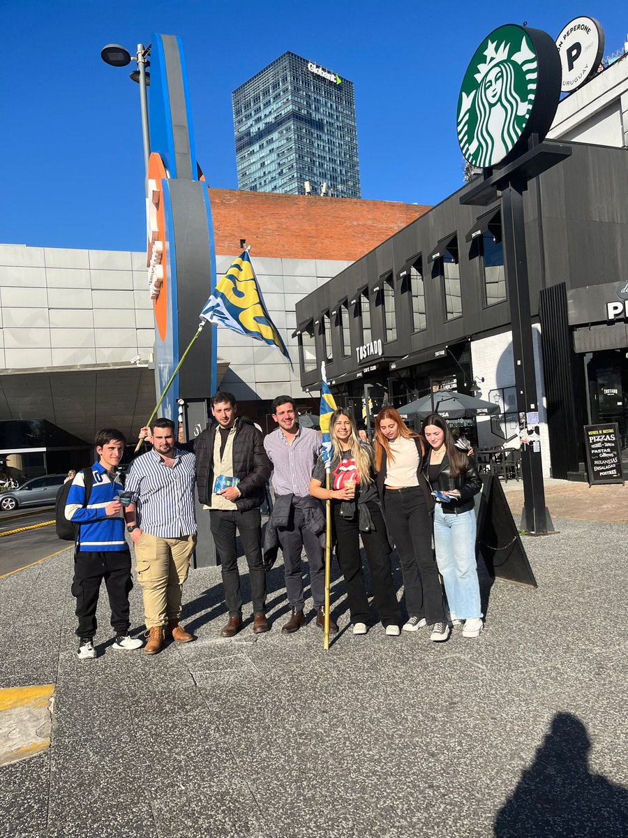 vientosnuevosuy's tweet photo. Tarde de militancia en el Montevideo Shopping ☀️

Invitando a las próximas actividades de la @lista250 ✌🏻

#ReelegíUnBuenGobierno https://t.co/6PtAdfJ6II