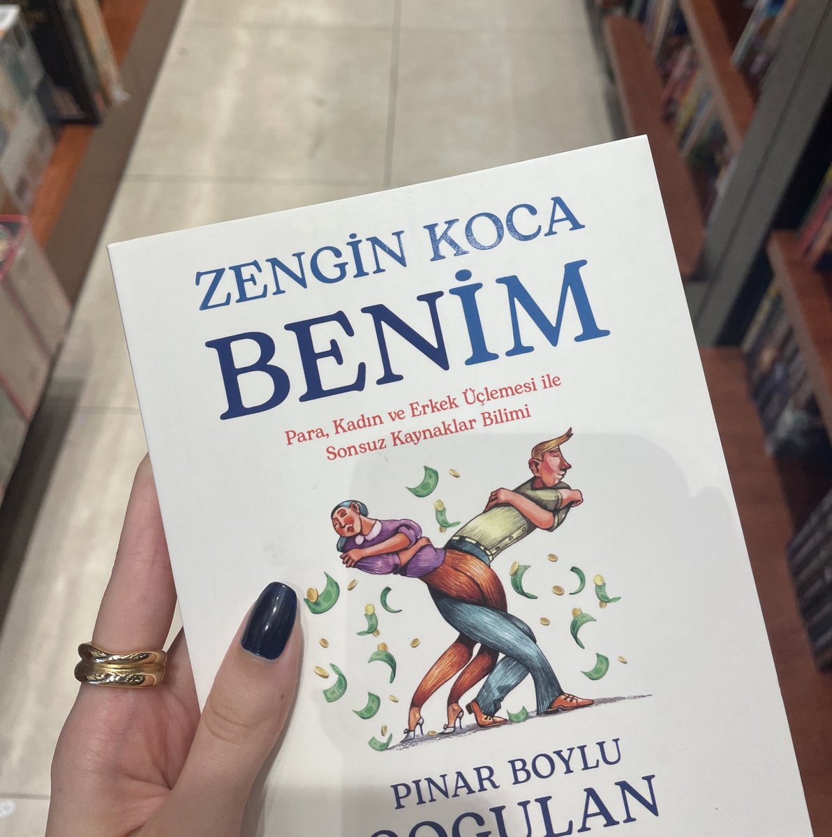 Kaliteli bir kitapçı turu yapalım dedik <a href="/sevvalkizmaz1/">Şevval</a> 😌✨