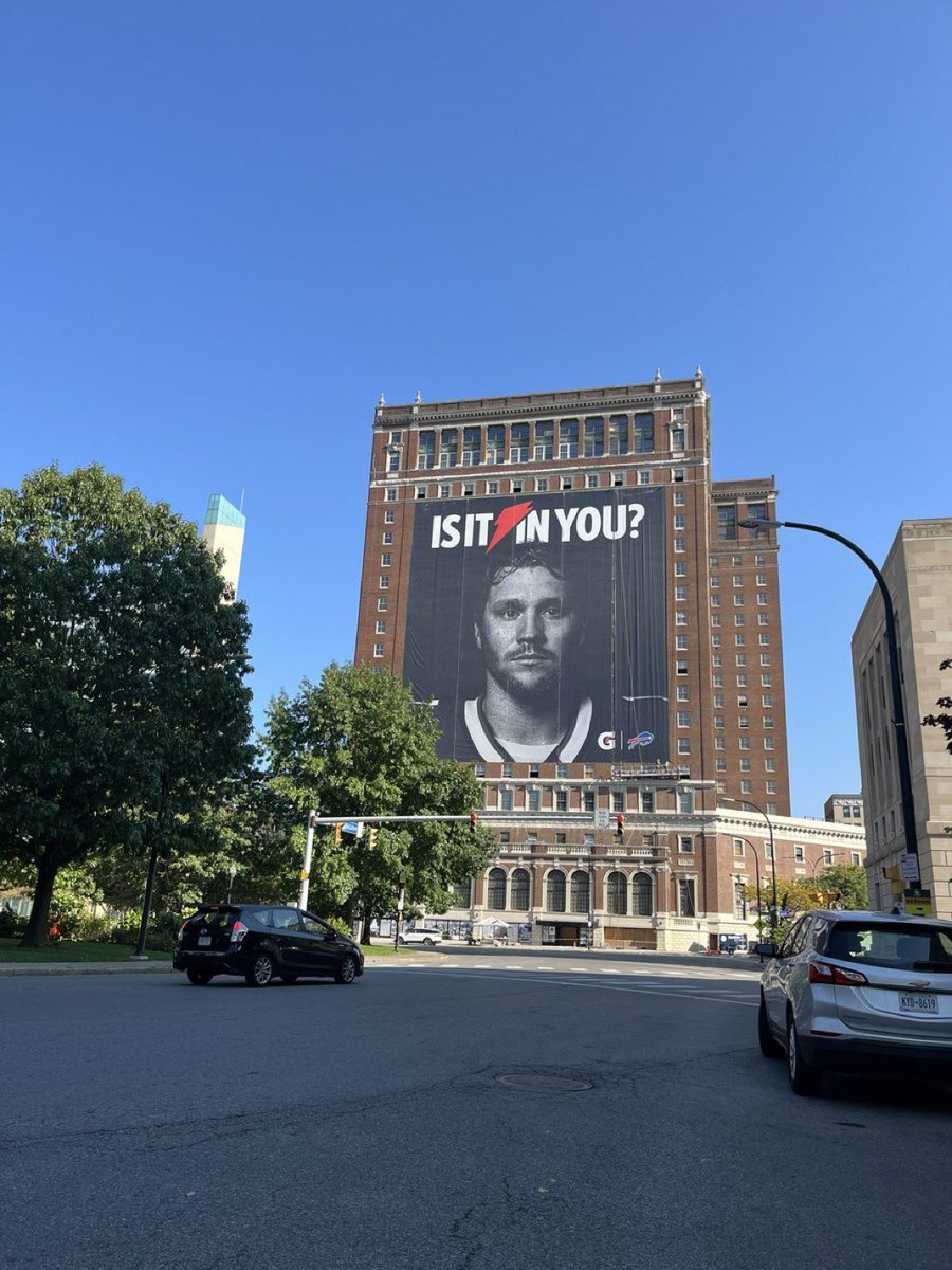 TRENDING: THE MASSIVE POSTER OF JOSH ALLEN in downtown Buffalo is now up hanging. 

🔥🔥🔥