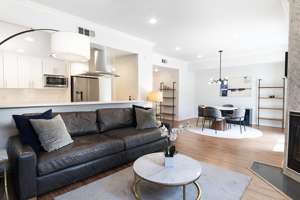 CharlieSchuster's tweet photo. NEW LISTING 🌇 West Hollywood / Sunset Strip Top Floor 2 Bed, 2.5 Bath, 1,362 Sq Ft - $1,049,000 - 1426 N Laurel Ave, Unit 405, West Hollywood, CA 90046 DRE01935761 https://t.co/UvBeiBk4OY https://t.co/rMwFlIz3Wo