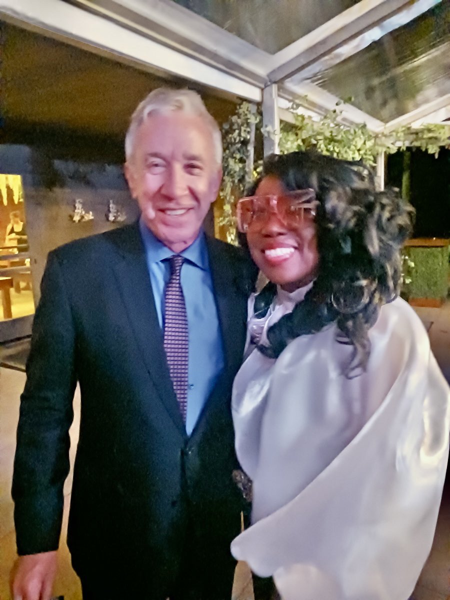Gwen Foxx tweet media