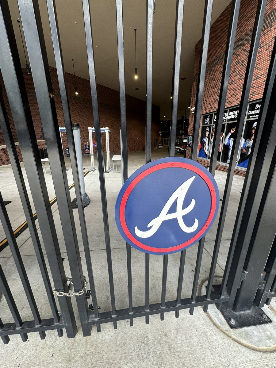 Series isn’t going our way but we have 2 more games to salvage the series! Let’s go Dodgers!  #letMeIn #Dodgers #LosAngeles #Baseball #WestCoast #Braves #EastCoast #NoSweep #broom