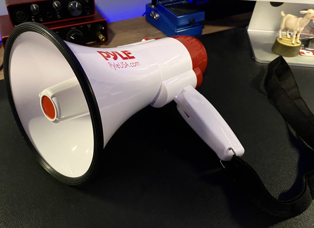 Always sucks when a family member is sick 😷📢 At least I know how to keep my distance.