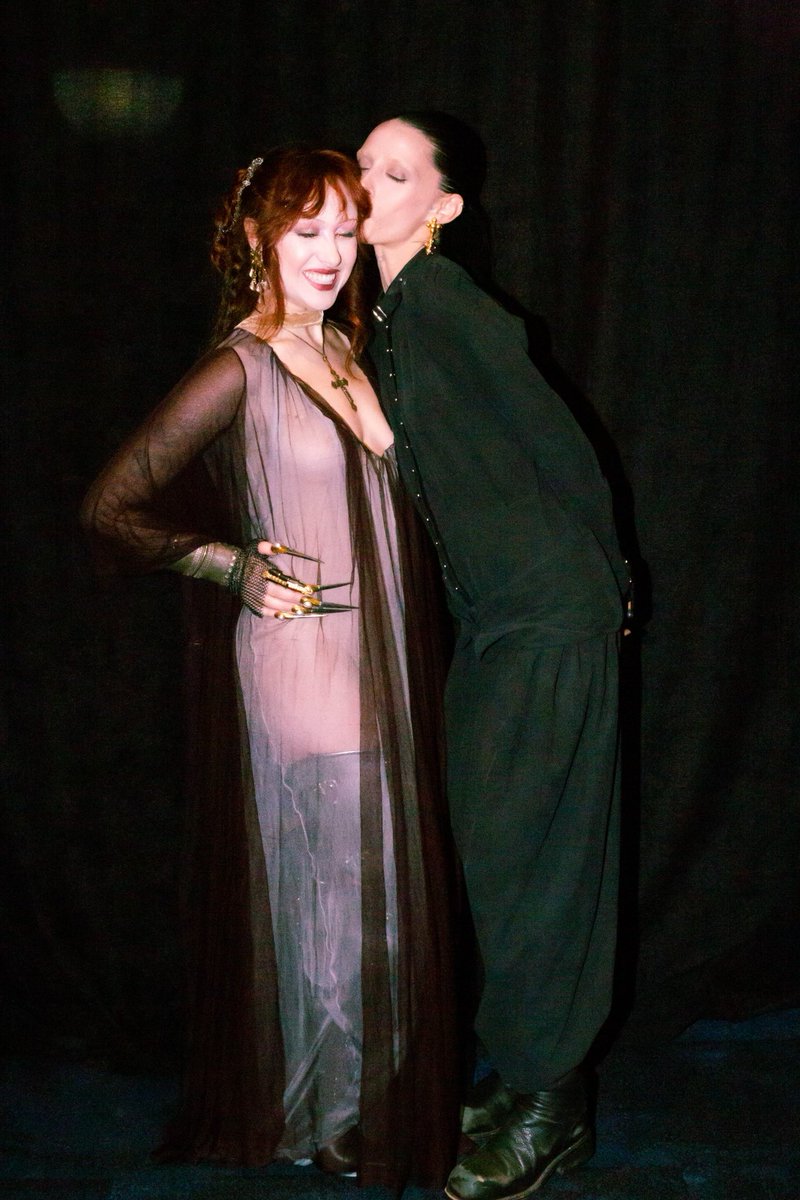 vmas red carpet 🗡️

Styled by @/genesiswbb 
MUA @/1800andrewdahling 
Hair @/domforletta 
Nails @/byjuanalvear