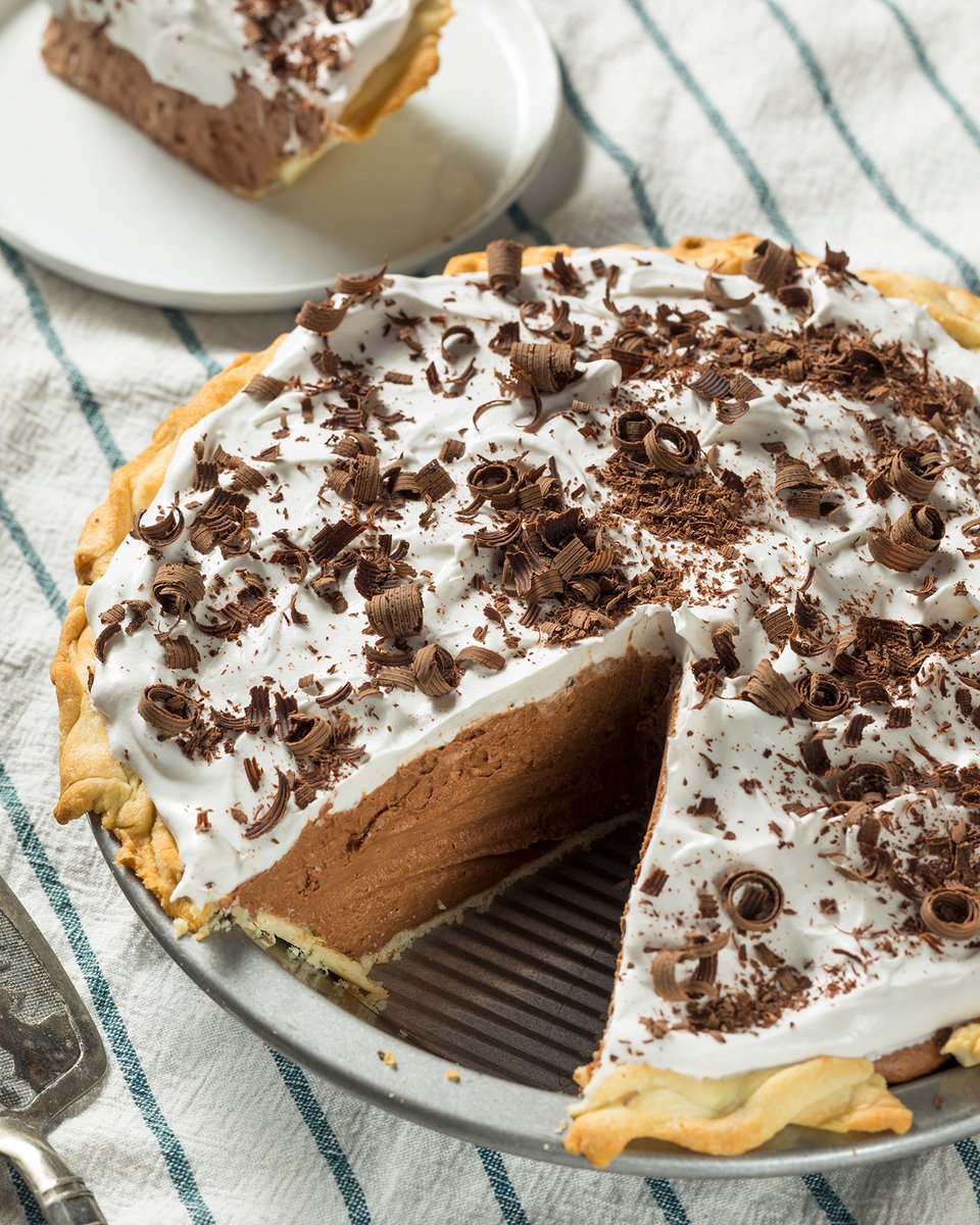 Fall may be just about here, but it's still so hot here in Savannah! This no-bake Bittersweet Chocolate Cream Pie recipe is perfect for this in-between time of year: pauladeen.com/recipe/bitters…