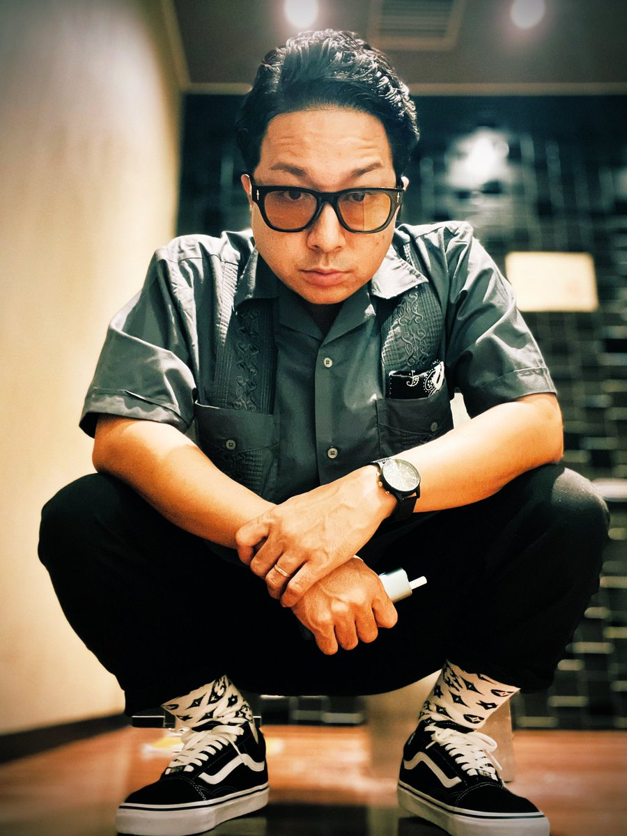 RKPDhk008's tweet image. HICONIi "ESTILO" 15 Septiembre 2024
#CamisaCubana
#UnPañuelo
#GafasDeSol
#VANS