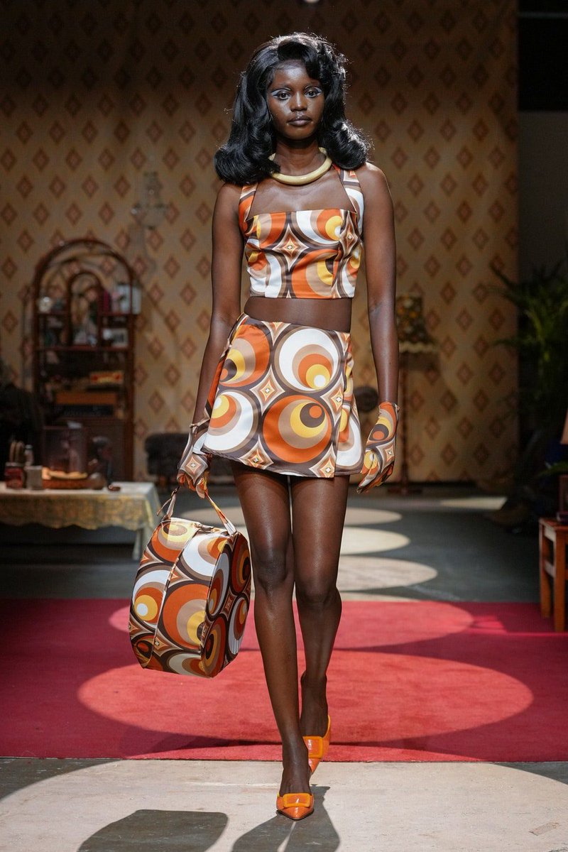 Vogue Runway tweet media