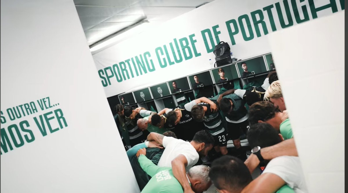 Eles têm a frase do micdrop do Amorim como lema da época inscrita no balneário. 😳🫠😭 Este clube. ❤️‍🔥