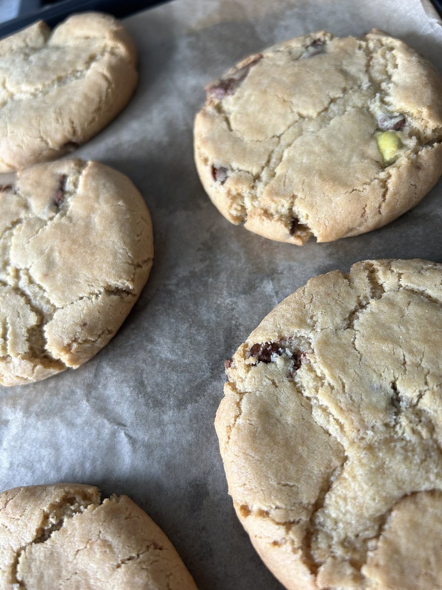 Miss Roberts tweet media