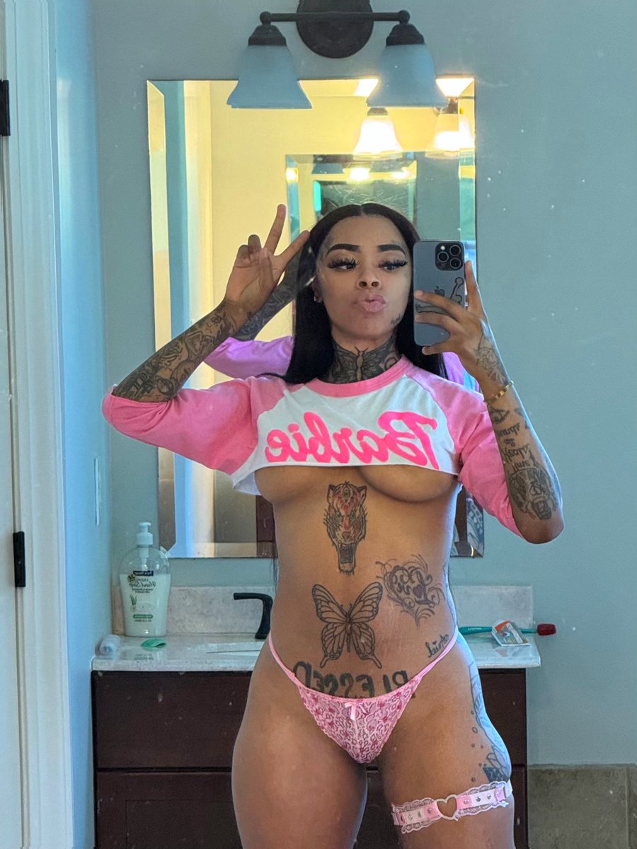 My favorite color is pink, comment yours😝🩷