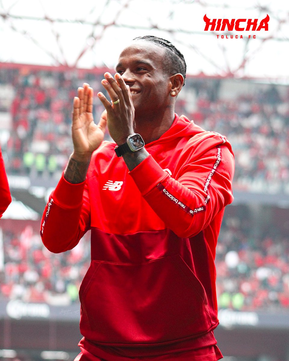 HinchaTolucaFC's tweet photo. 𝘏𝑒𝘭𝑖𝘯ℎ𝘰 𝘦𝑛 𝑒𝘭  𝐈𝐍𝐅𝐈𝐄𝐑𝐍𝐎 ❤️‍🔥🏟️ 

📸 𝐻𝑖𝑛𝑐ℎ𝑎 𝑇𝑜𝑙𝑢𝑐𝑎 𝐹𝐶 - las mejores postales en la llegada de @helinho.2000 

#TolucaFC #DiablosTwitteros #SomosToluca #ElRojoesTodo https://t.co/y0aaqp8r92