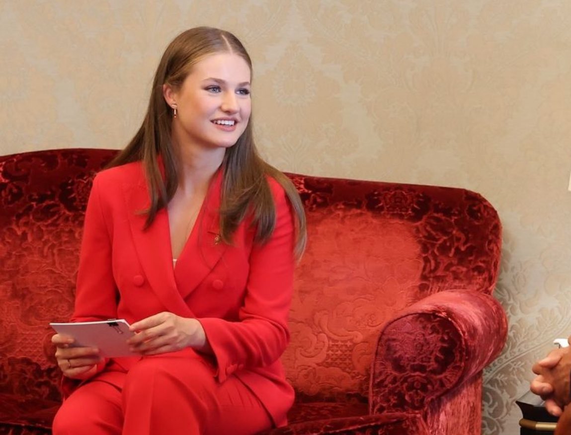 🔴 | La princesa Leonor recibirá el próximo 24 de octubre en Oviedo la Medalla de Asturias, otorgada por el Principado con motivo de su mayoría de edad. Se trata de distinción más elevada otorgada en esa comunidad autónoma. 

Vía: Ascensión Vázquez