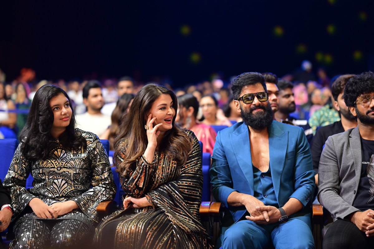 An unforgettable moment at SIIMA! @aishwaryarai and Aaradhya Bachchan share a warm moment with <a href="/chiyaan/">Vikram</a> , capturing the essence of camaraderie!

Confident Group SIIMA Weekend Dubai.

#SIIMA2024 #SIIMAinDubai #NEXASIIMA #ConfidentGroup #AirtelXstreamFiber #Swastiks #HonerHomes