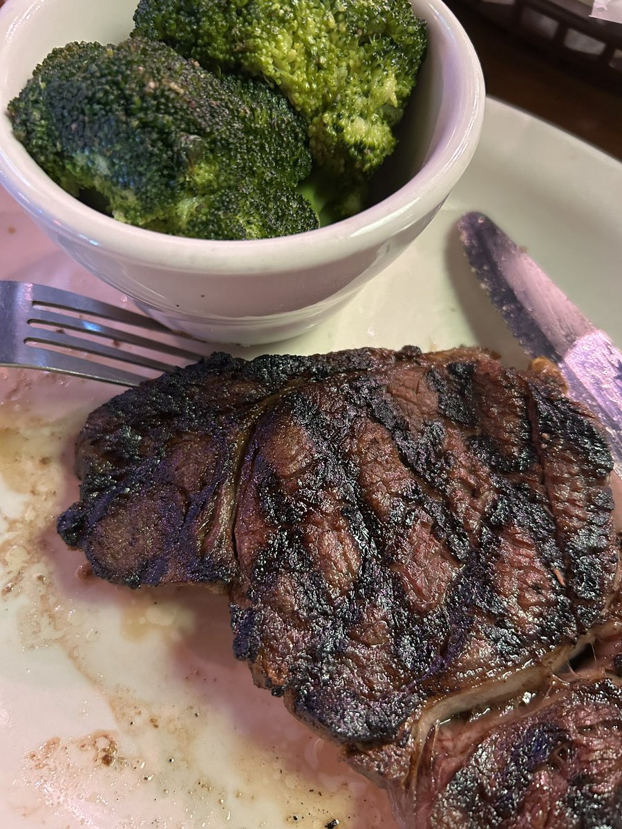 BasedZillenial's tweet image. Home, sweet home. 😌🥩 #Ribeye #MediumRare