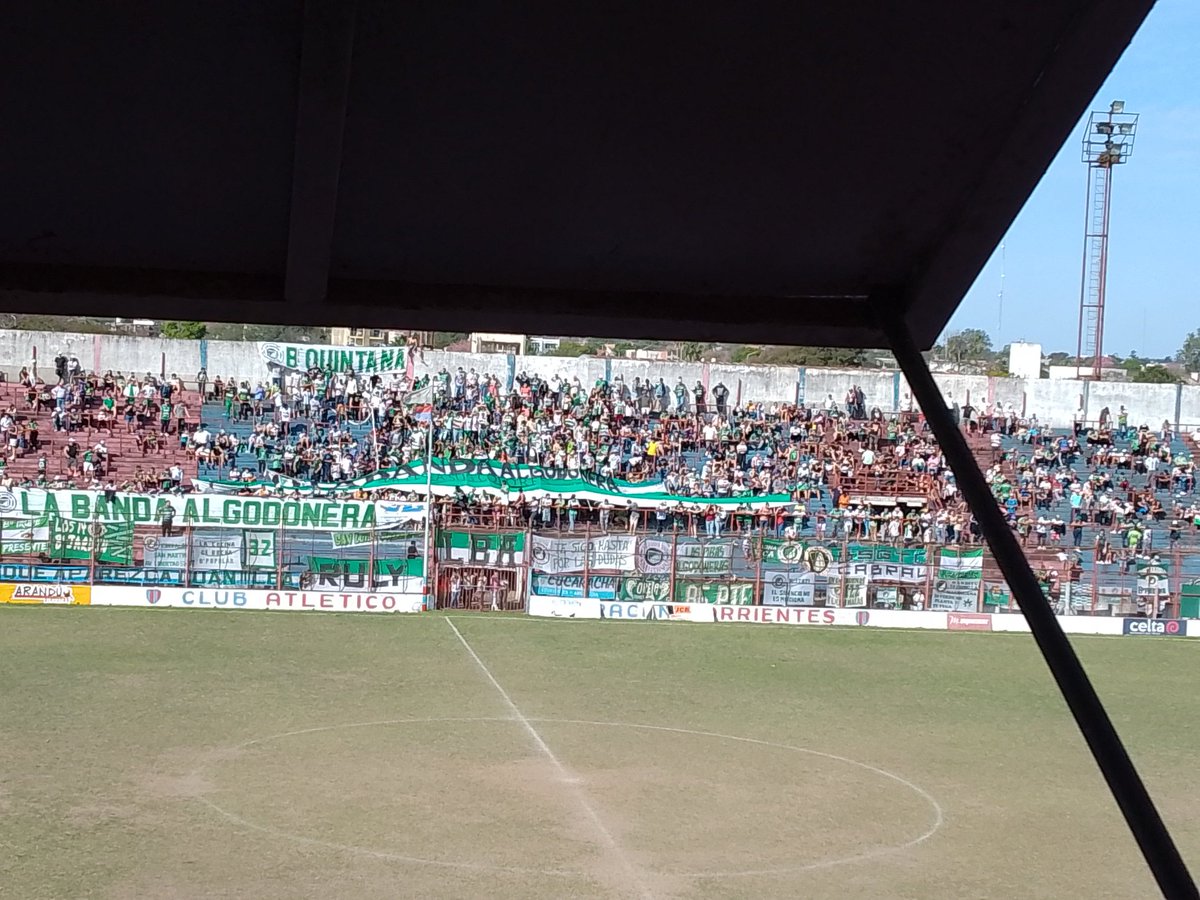 La hincha del albo 
#Mandiyu 0 - #CambáCuá 0