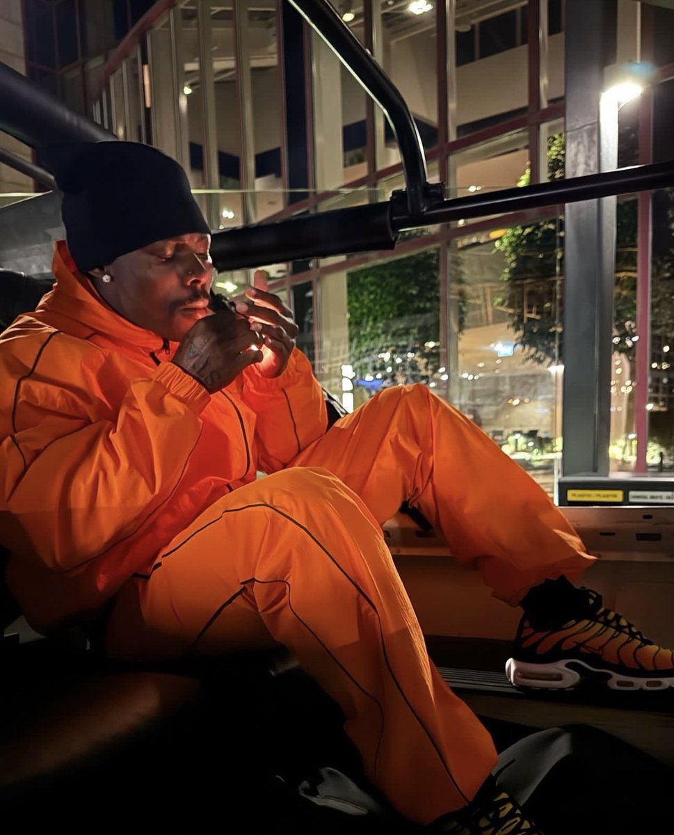 _Goodgossip_'s tweet photo. Asake chilling in Germany https://t.co/B1eUkSUCUR